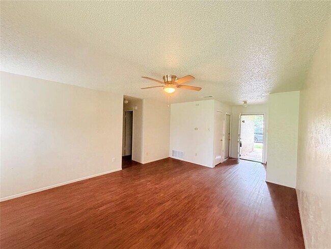 Building Photo - 10904 Meadgreen Ct