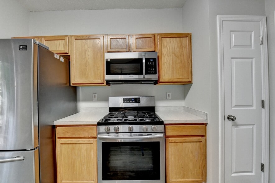 Building Photo - 3415 Oxwell Dr