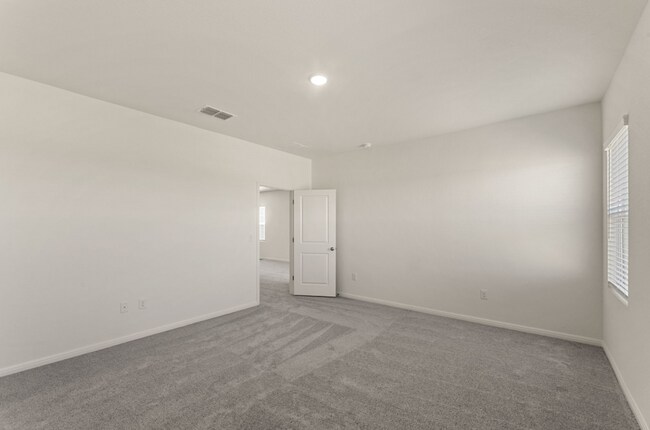 Building Photo - Amazing home ready to move in!