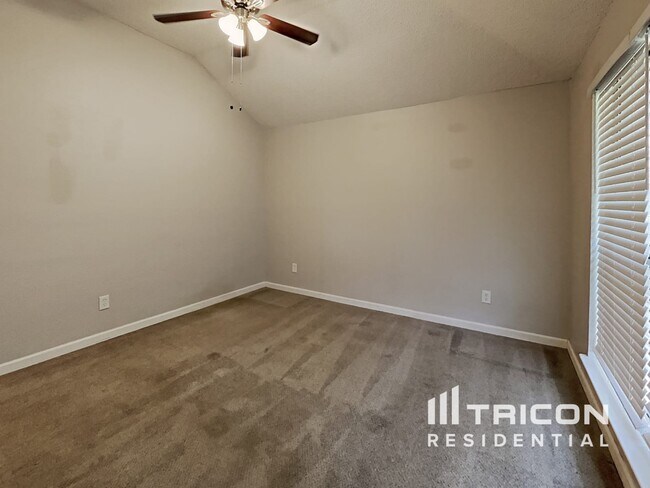 Building Photo - 212 Sunset Dr