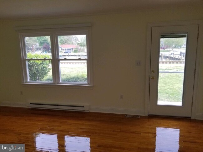 Building Photo - 219 E Chew Ave