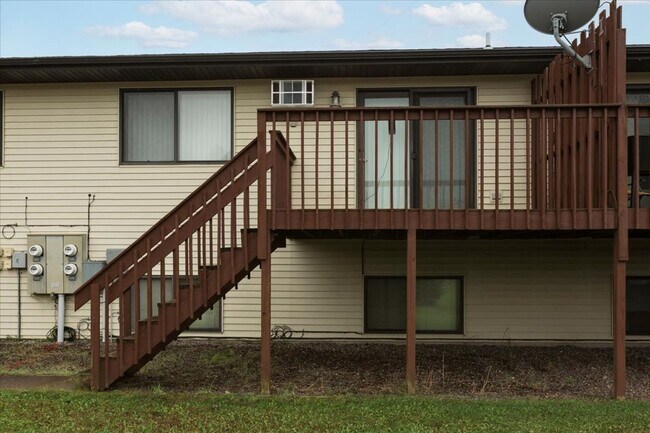Building Photo - 2911 Edgewood Dr