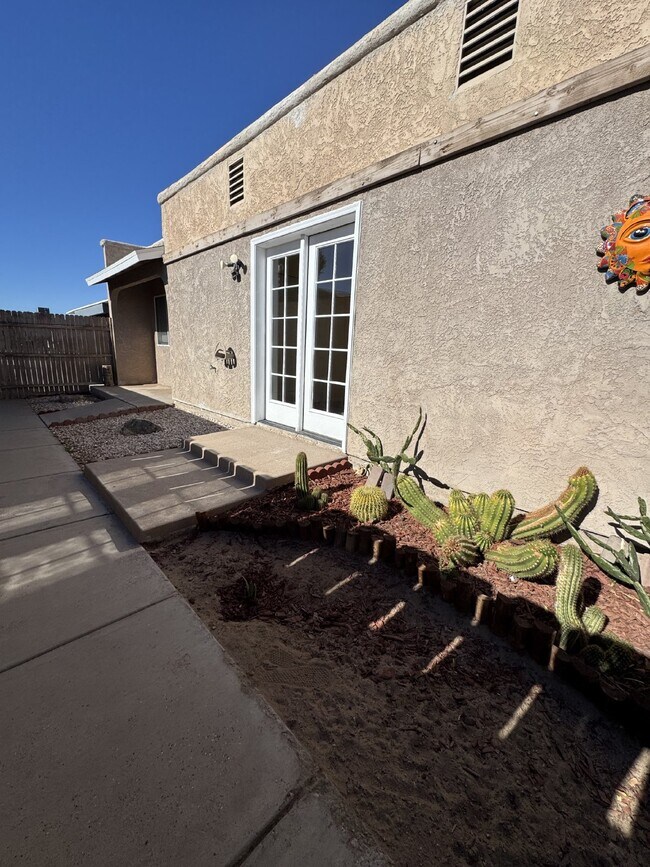 Building Photo - A Cozy 2 bed/ 2 bath home in the heart of Yuma!