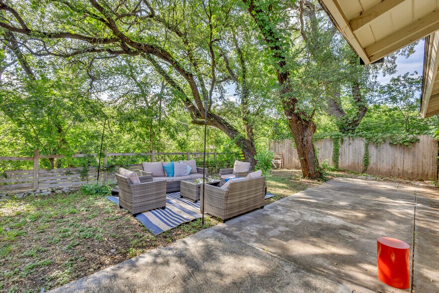 Building Photo - 4603 Lennox Dr