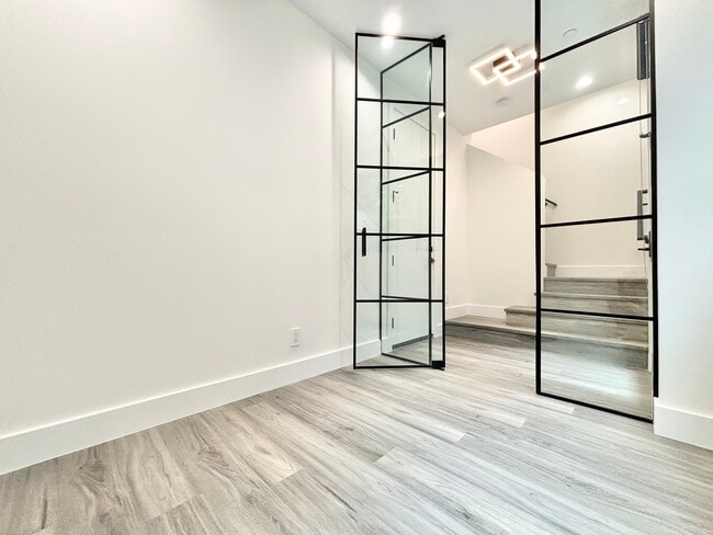 Building Photo - 18303 Oakbury Cir