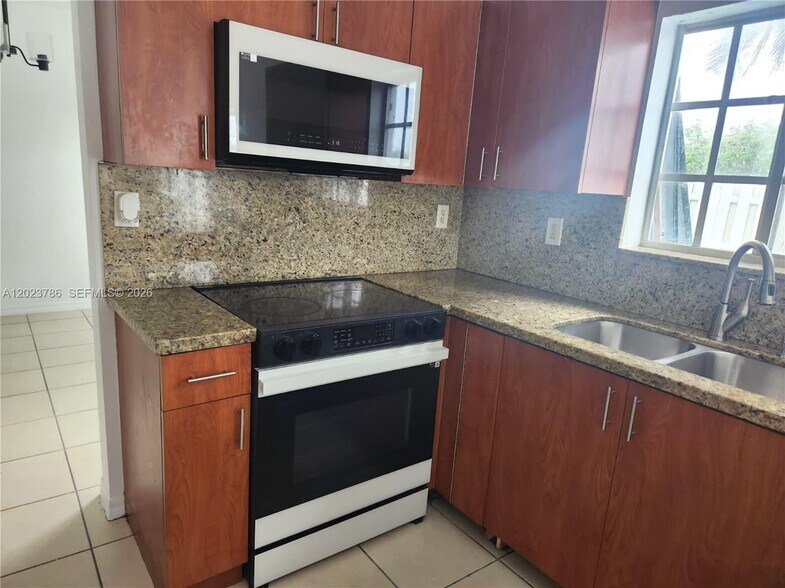 Building Photo - 13658 SW 142nd Ter