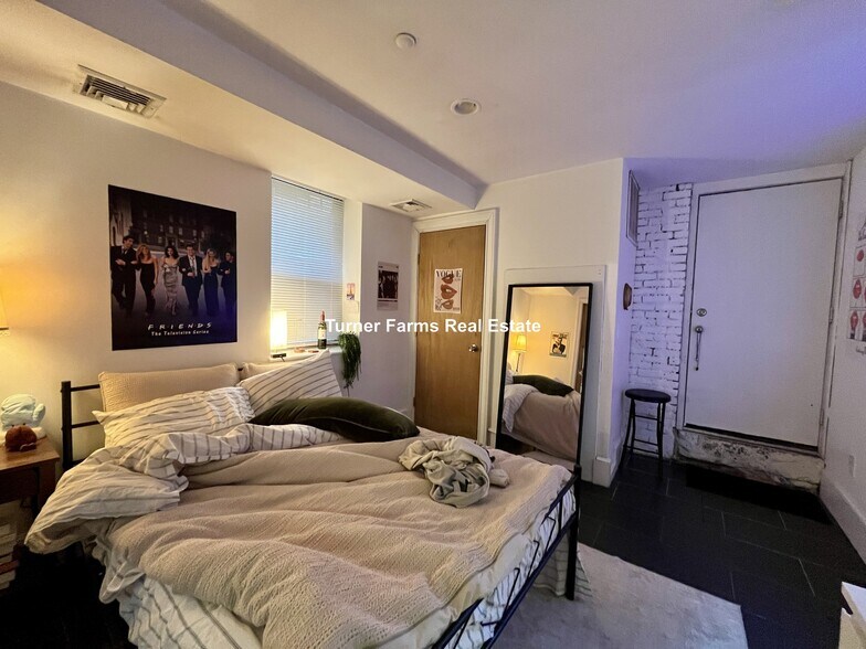 Building Photo - 64 Louis Prang St