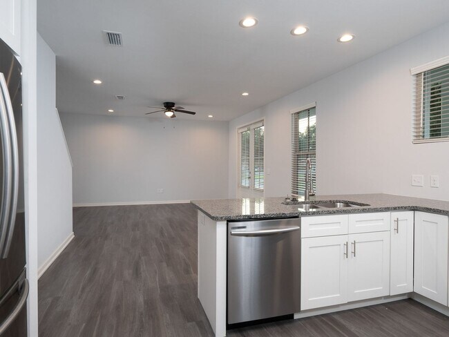 Building Photo - Porter's Parkside - 4 Bedroom, 4 Bathroom ...