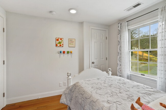 Building Photo - 253 Porter Ave