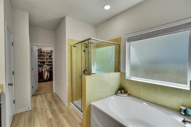 Building Photo - 632 Friar Tuck Dr