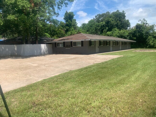 Building Photo - 2817 Lorraine St