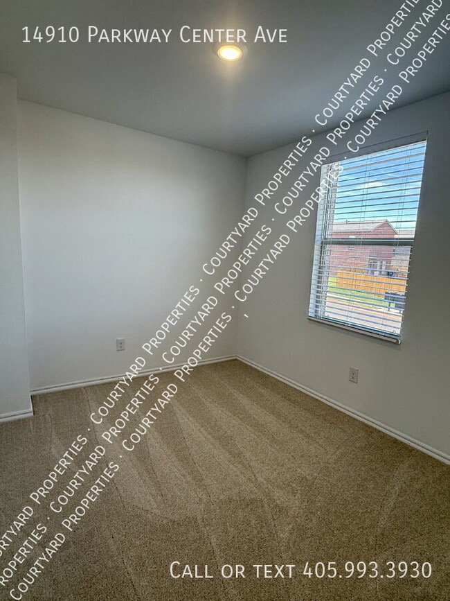 Building Photo - 14910 Parkway Center Ave