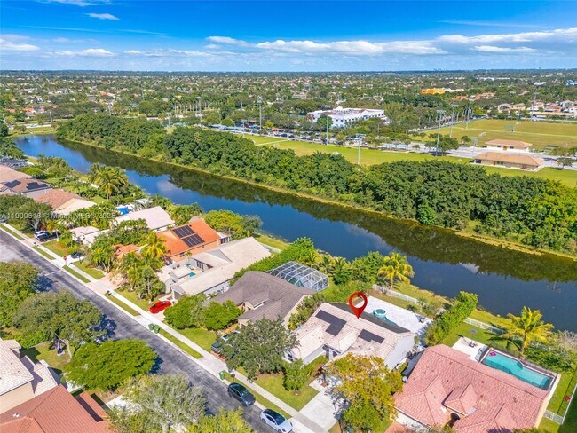 Building Photo - 425 SW 198th Terrace