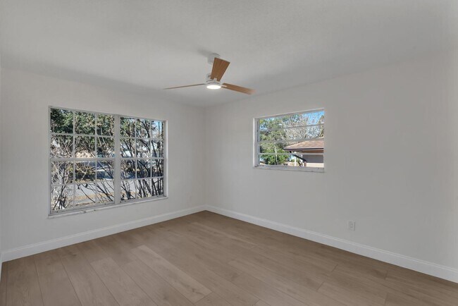 Building Photo - 1303 Charles St