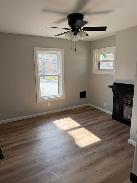 Building Photo - 301 Holland St