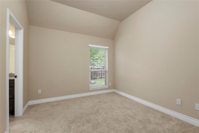 Building Photo - 196 Pine Crest Cir