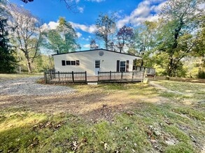Building Photo - MUST SEE! 3 Bed 1 Bath Aliquippa PA