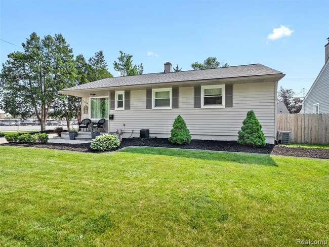 Building Photo - 1304 Grove Ave