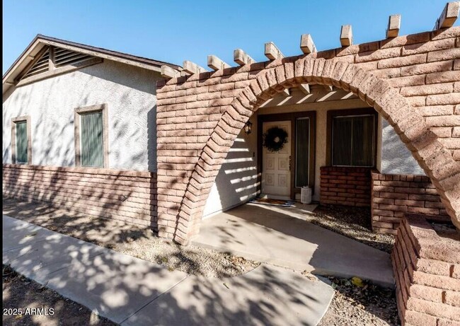 Building Photo - 527 N 161st Ave