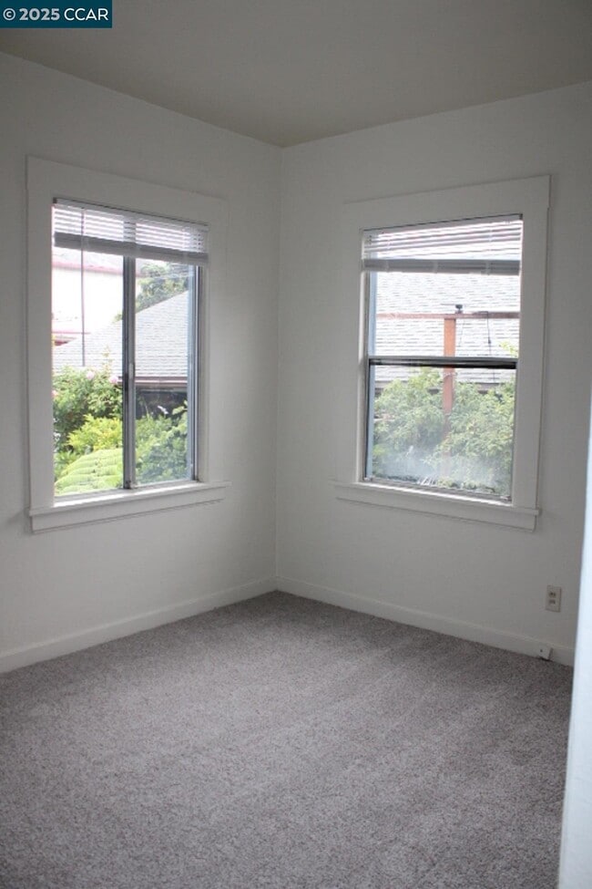 Building Photo - 5918 Alameda Ave