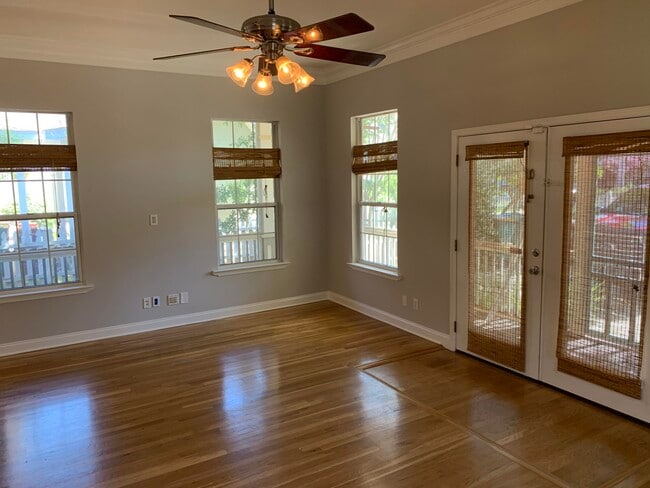 Building Photo - 4565 Woodwind Dr