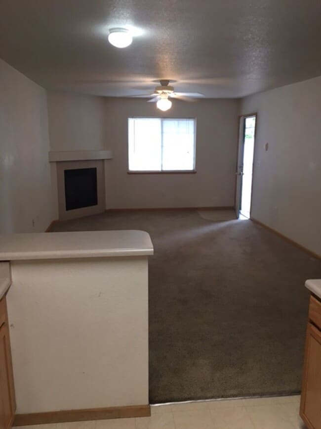 Building Photo - Fort Collins 2 Bedroom Condo Steps from CSU - Available Now