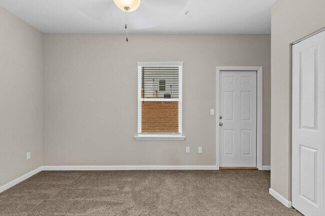 Building Photo - 2243 Del Carmel Way