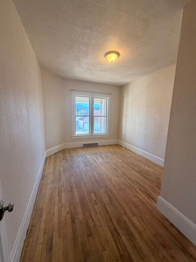 Primary Photo - 223 N Alabama St