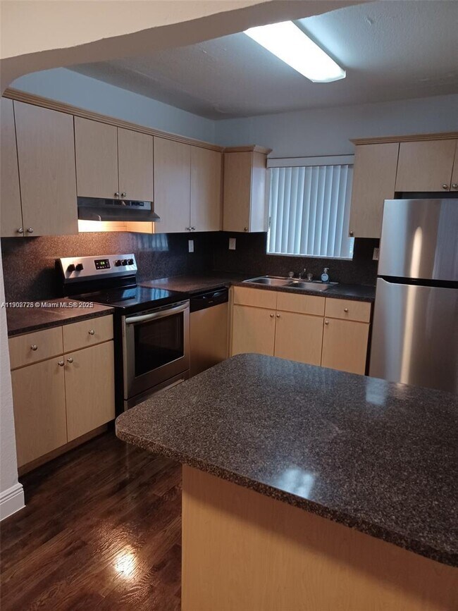 Building Photo - 2 bedroom in North Miami FL 33162