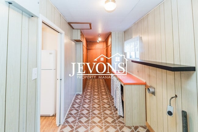 Building Photo - Jevons Property Management Presents this 2 bedroom and 1 bathroom property in the heart of Yakima