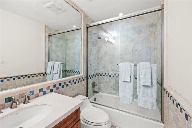 Building Photo - 1313 E Lake Dr