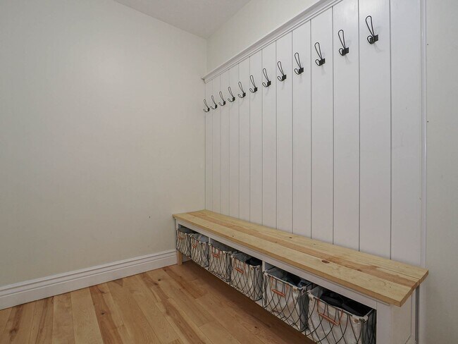 Building Photo - 4 Bedroom, 2.5 bathroom Bluffdale Home