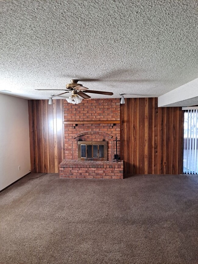 Building Photo - ALL PROSPECTIVE TENANTS MUST SUBMIT A $58 ...