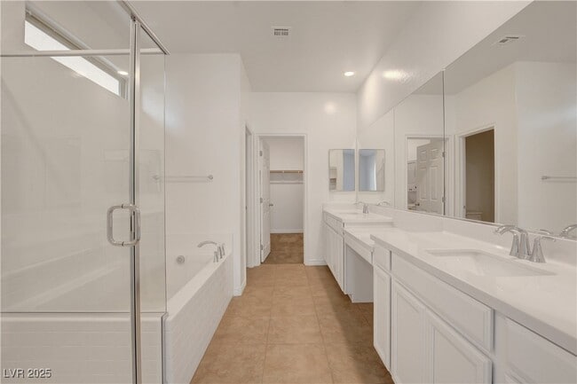 Building Photo - 882 Sycamore Falls St