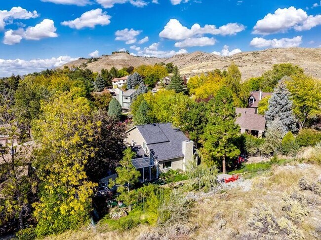 Building Photo - Cozy Hillside Boise Beauty Available 1/1/26!