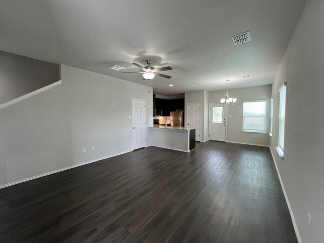 Building Photo - 2-Story Luxury duplex in Seguin