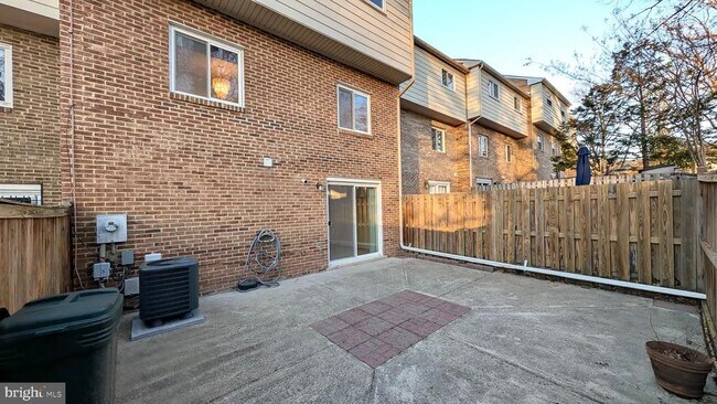 Building Photo - 7051 Leewood Forest Dr