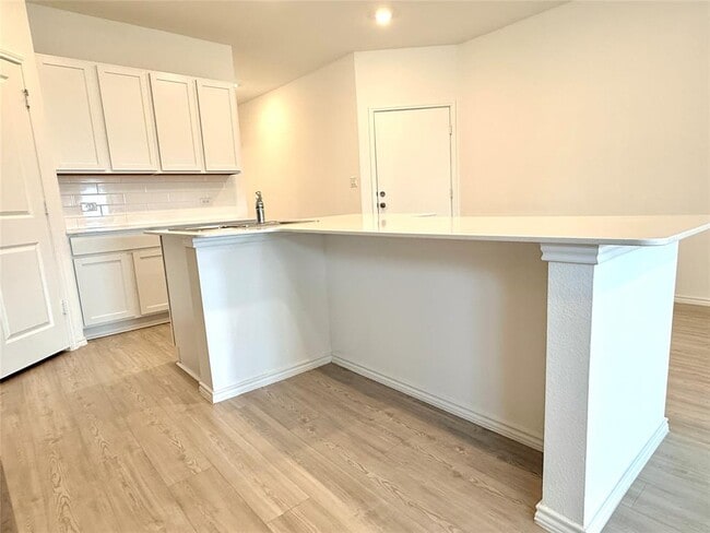 Building Photo - 289 Sormonne Lp