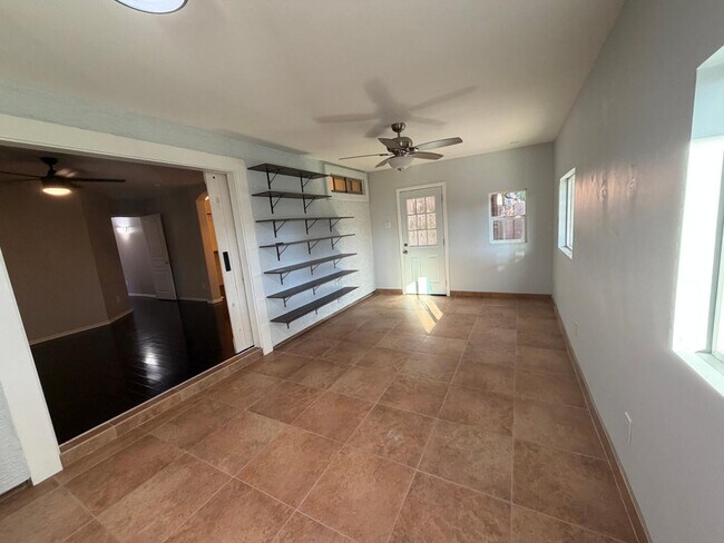 Building Photo - 1945 E Aloe Pl