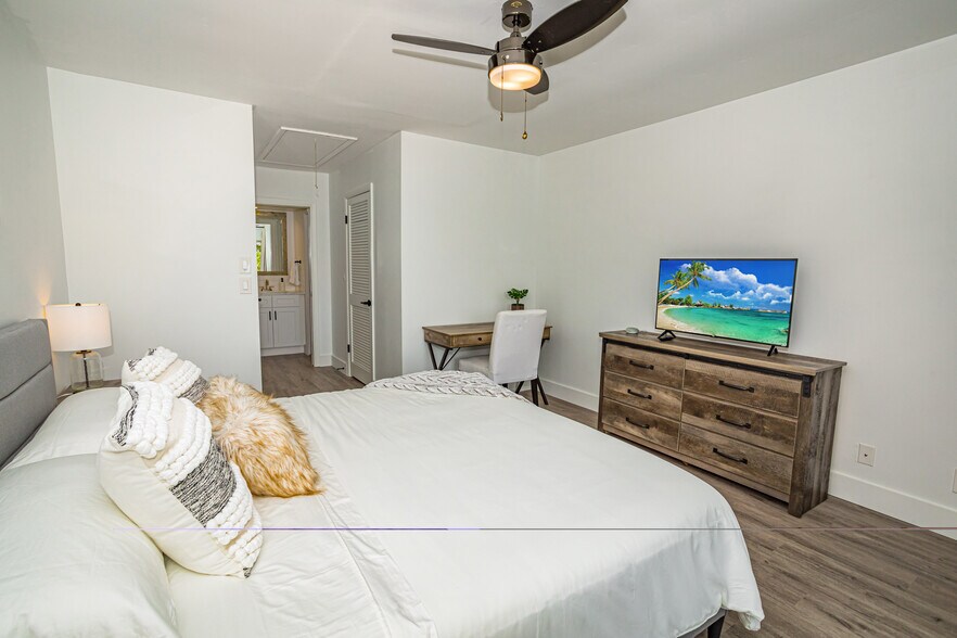 Building Photo - 9341 Green Meadows Way