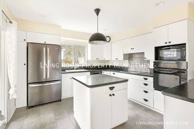 Building Photo - 7034 N Wilbur Ave