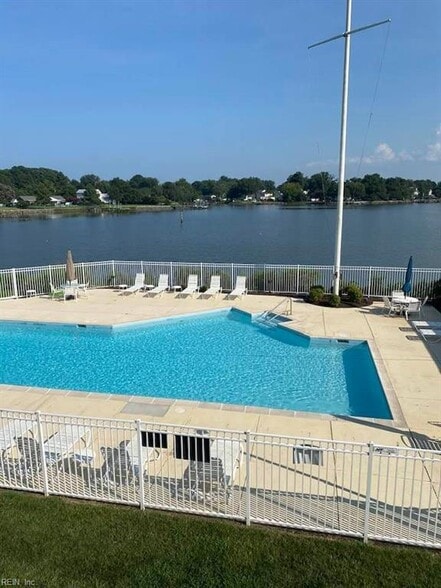 Building Photo - 222 Island Cove Ct