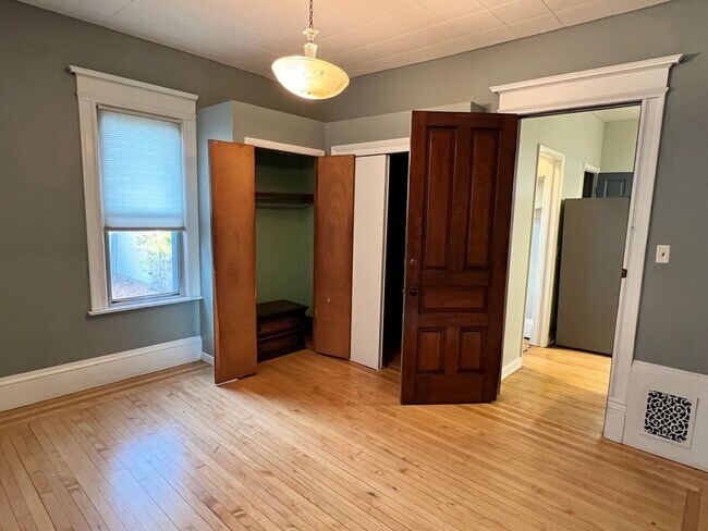 Building Photo - Gorgeous 4 Bedroom East Side Single Family Home!