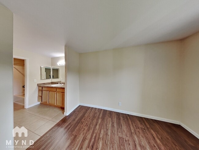 Building Photo - 530 E Patriot Blvd