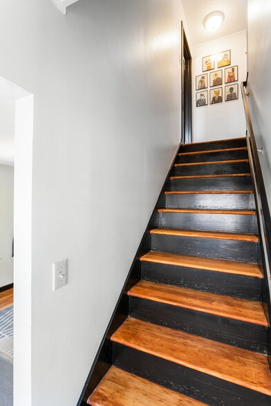 Building Photo - 1142 H St