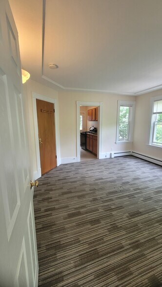 Building Photo - 11 Maple Ave