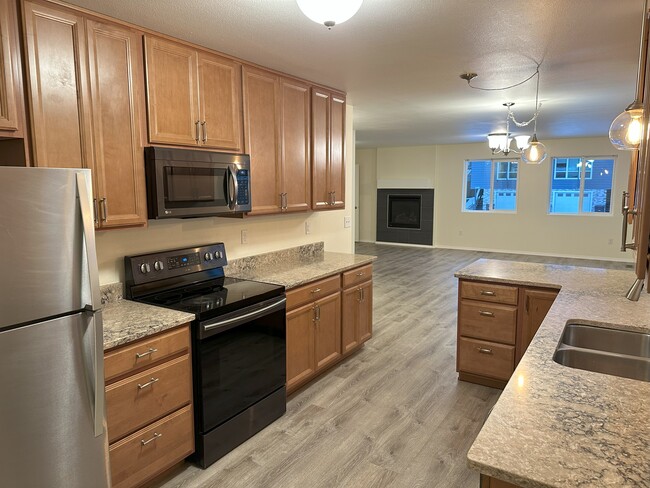 Kitchen - 3725 Randolph St