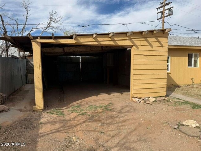 Building Photo - 1258 E 15th St