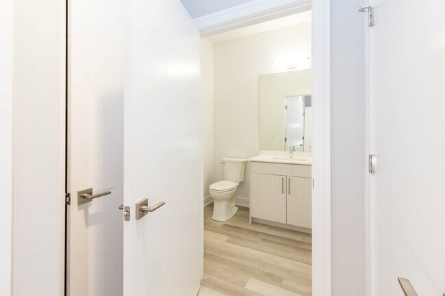 Building Photo - 1554 N Talman Ave