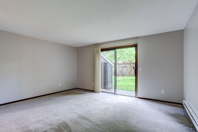 Building Photo - 2bed/1.5bath Town-home Available Soon! Cal...